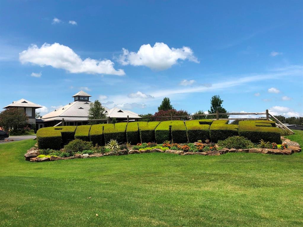 Pinnacle Club - Land