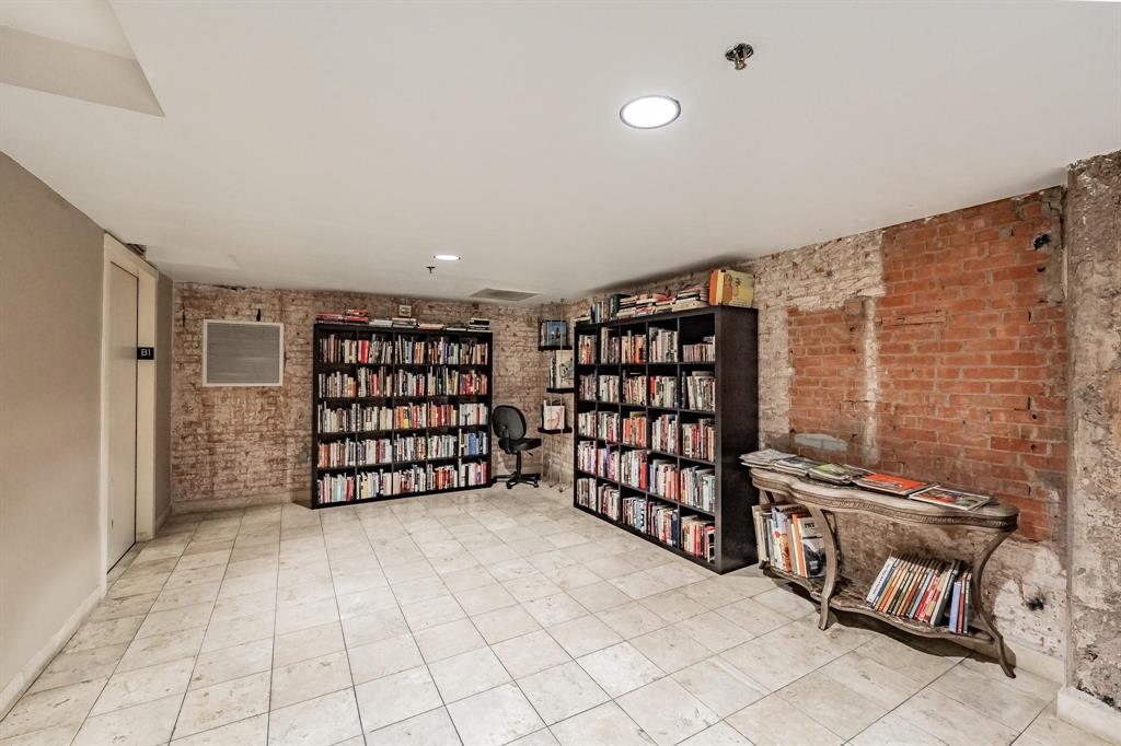 1505 Elm Street Condo - Residential
