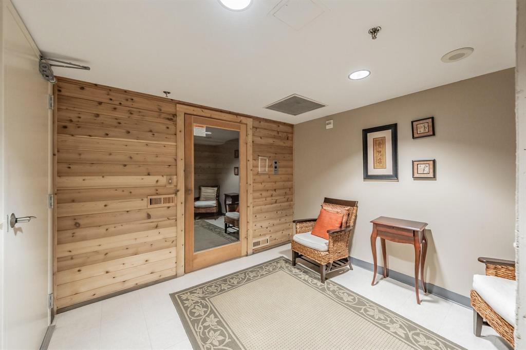 1505 Elm Street Condo - Residential