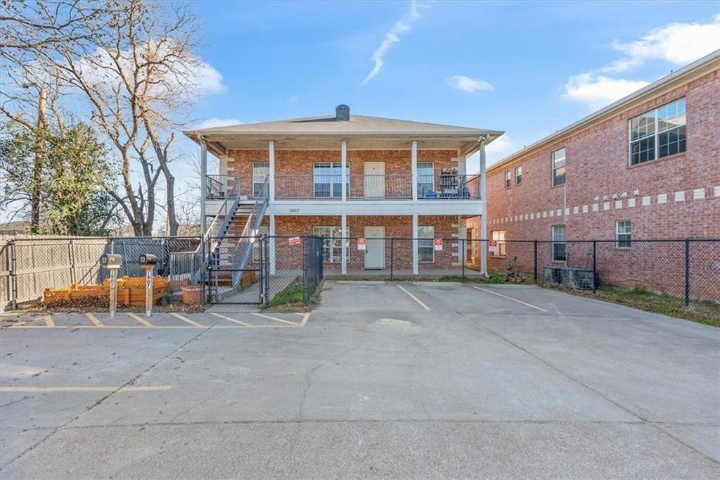 Discover an exceptional investment or versatile living arrangement in this distinctive duplex, located near Baylor University. Each of the two units boasts four bedrooms and four baths, offering abundant space and enhanced privacy. This property is ideal for multi-generational families, rental income, or a live-in-one, rent-out-the-other scenario. Its prime location places it just moments from Baylor University, making it an attractive option for students, faculty, or anyone desiring close proximity to a vibrant campus environment. The immediate neighborhood offers accessibility and local charm, ensuring a balanced and desirable lifestyle. This offering represents significant potential and comfort in a highly sought-after area.