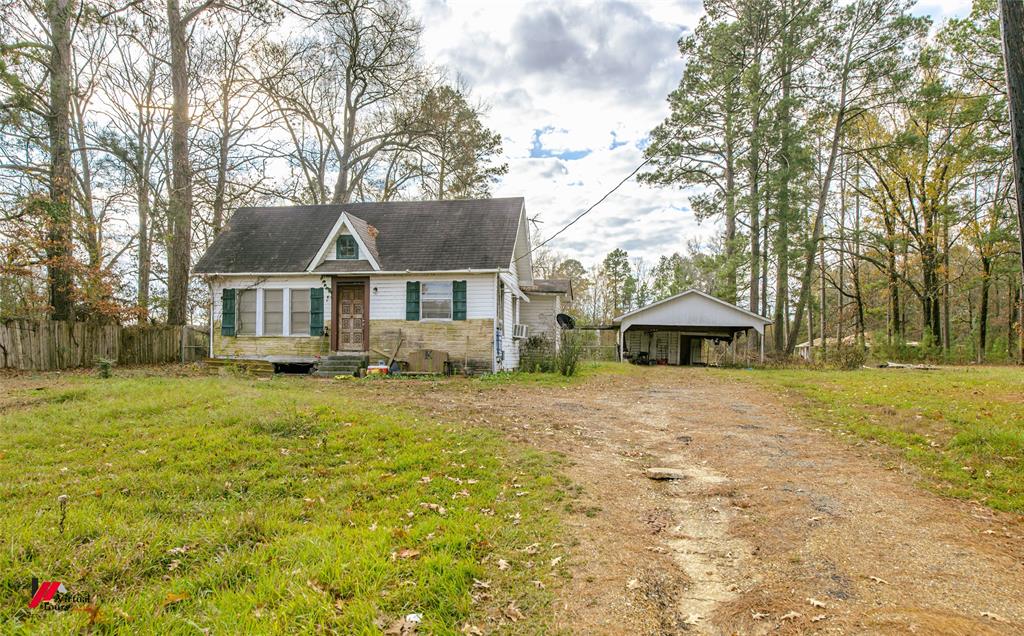 Are you looking for a place just outside of town that is surrounded by woods? Wake up every day and see exotic game at the farm across the street.  This house needs a little love but would make a great starter home or some where for someone that wants some quiet but not far from all the businesses and services in town!