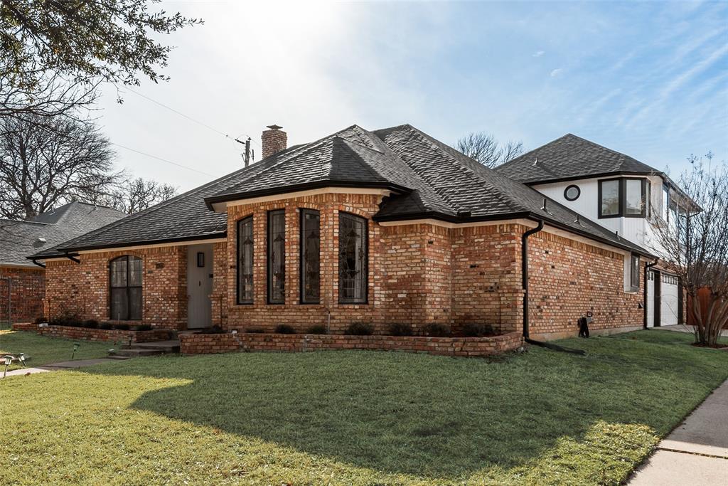 Welcome to this stunning custom home in Arlington. This beautiful 4-bedroom, 4 full baths residence is ideally located next to Lake Arlington and offers direct access to Bowen Springs Park. Open floor plan with, with custom shelving. Step inside to an open-concept floor plan featuring custom shelving throughout, rich hardwood floors, and elegant ceramic tile. The gourmet kitchen is a chef's dream, boasting a spacious island with new Quartz countertop-perfect for cooking and entertaining. Fresh interior paint. Completed updated all 4 bathroom. Roof is 5 only month old. Relax in the large game room with charming stained-glass windows, or unwind in the sunroom overlooking the backyard. Enjoy the hot tub (only 1 year old) on the beautiful deck that will stay with the home. The master suite includes a Lake view, a garden tub, separate shower, dual sinks, and a generous walk-in closet. Please remove shoes on inclement weather. Sale AS IS.
Buyer and buyer agent to verify all information herein.