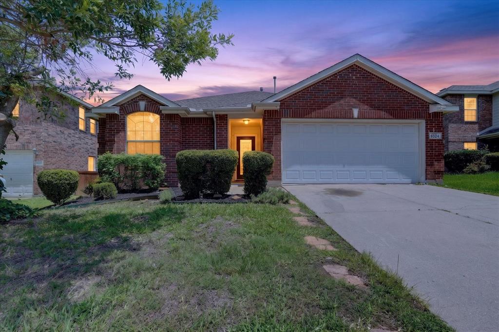 Don't miss this beautifully refreshed home in the highly desirable Virginia Hills community and Prosper ISD! Freshly painted and move-in ready, this open-concept floor plan features spacious living areas, two dining spaces, generously sized bedrooms, and a large backyard ready for your personal touch. Conveniently located near Aviator Park, Dallas North Tollway, Hwy 380, Hwy 121, shopping, dining, and H-E-B, Costco. A fantastic opportunity in one of McKinney's most sought-after locations! Refrigerator conveys with an acceptable offer.