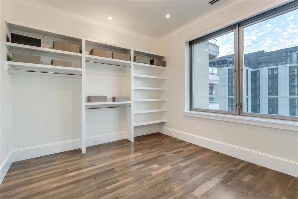 Residences At Stoneleigh Condos - Residential