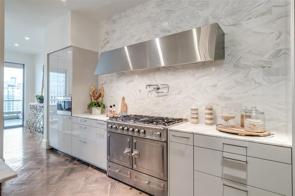 Residences At Stoneleigh Condos - Residential