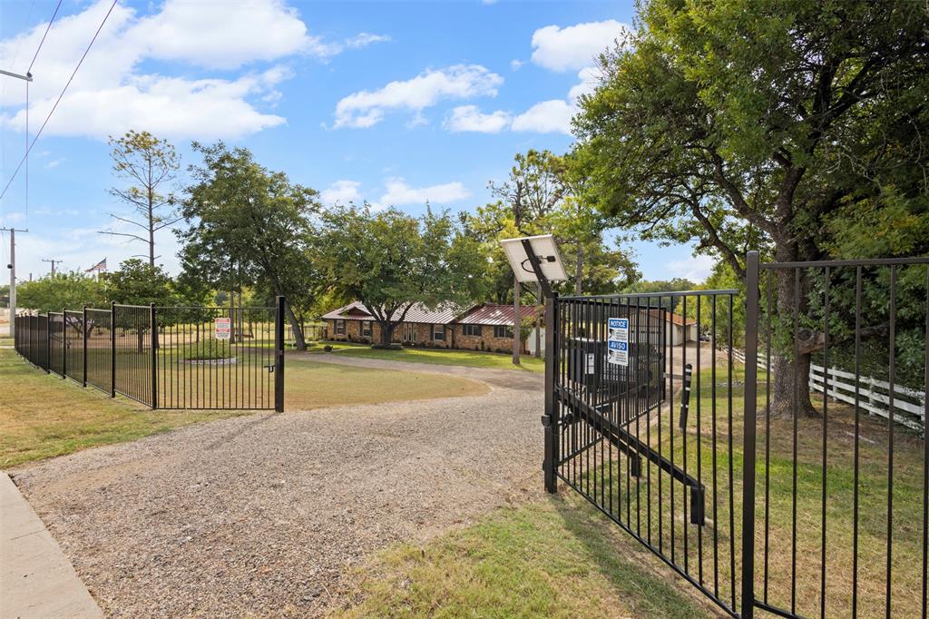 STEPHEN B MCCOMMAS ABST 888 P 411 TR 35 ACS 5.9635 - Commercial Sale