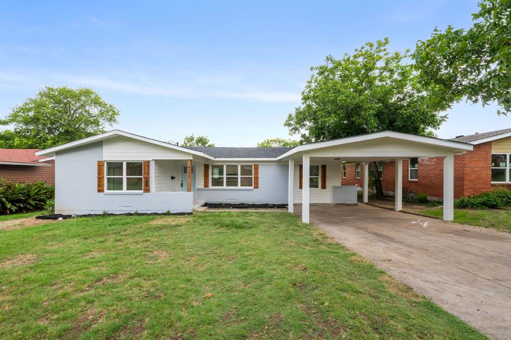 Professionally remodeled home, move in ready!  House upgrades include new exterior siding, new windows, new water resistant laminate flooring, new kitchen cabinets, eat in kitchen island, quartz counters, new 30 year roof, stainless steel appliances, completely updated baths, ceiling fans in bedrooms, canned lighting, and much more.  Open Floor plan, turn key ready, sought after neighborhood.  Show and Sell.

Buyers and Buyers agent to verify all information including schools and measurements.