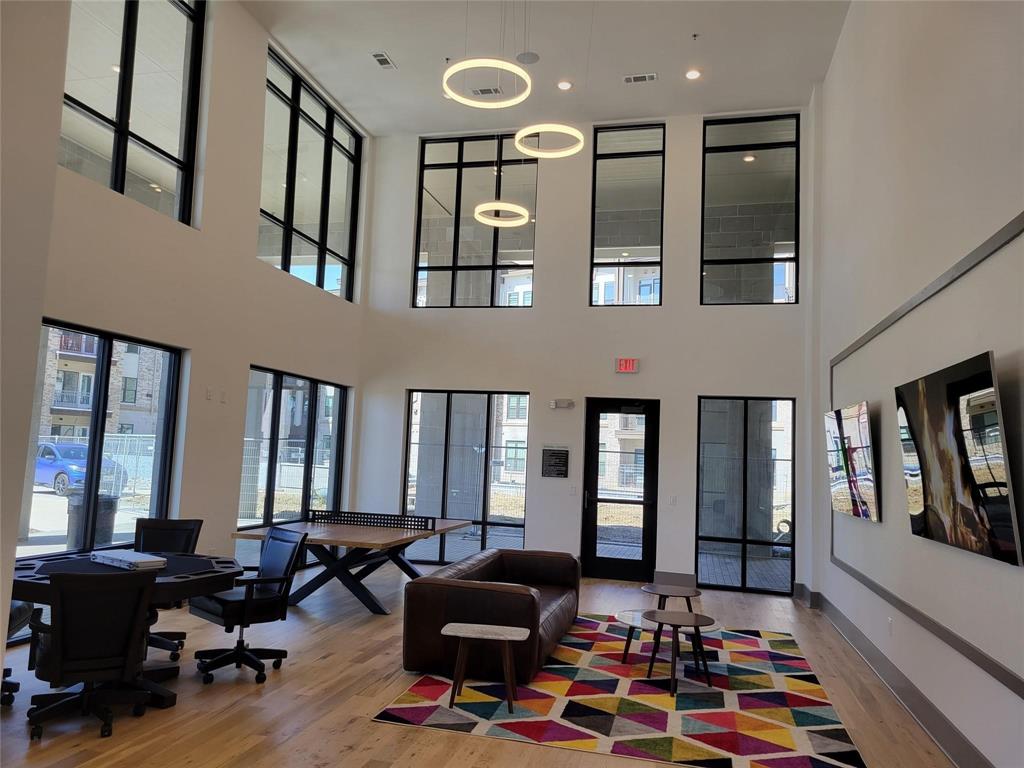 View Residential Condo - Residential Lease