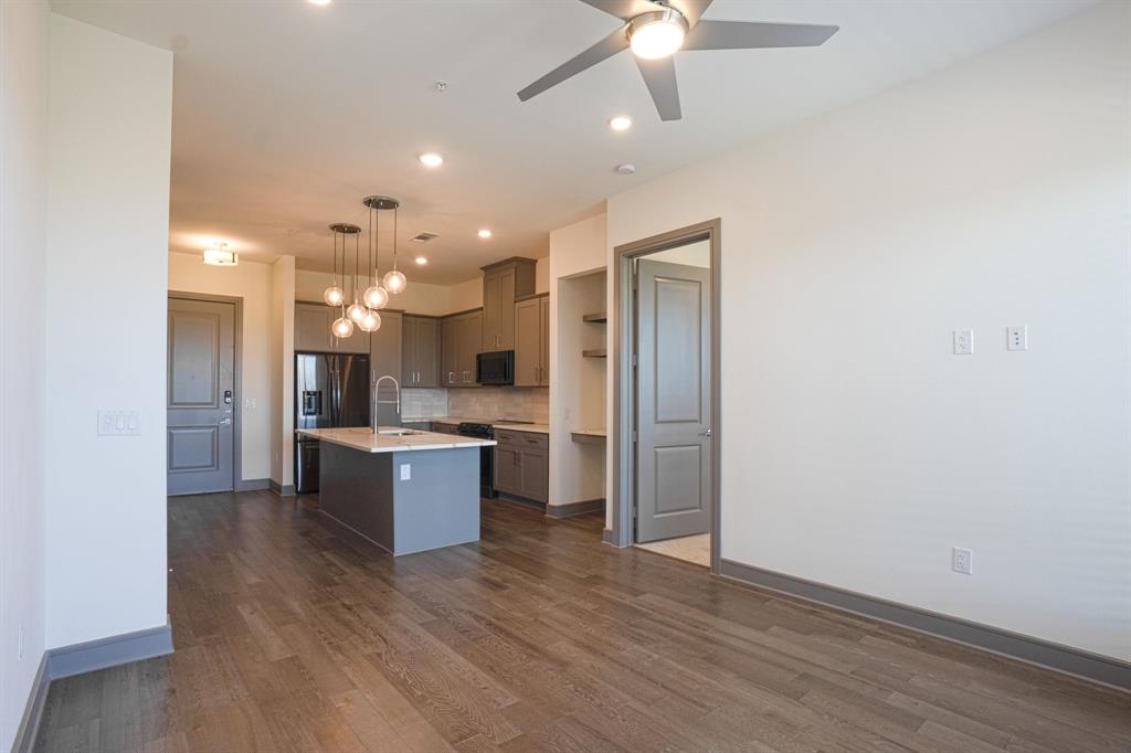 View Residential Condo - Residential Lease