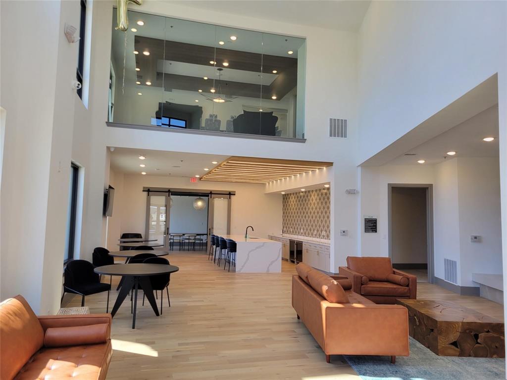 View Residential Condo - Residential Lease