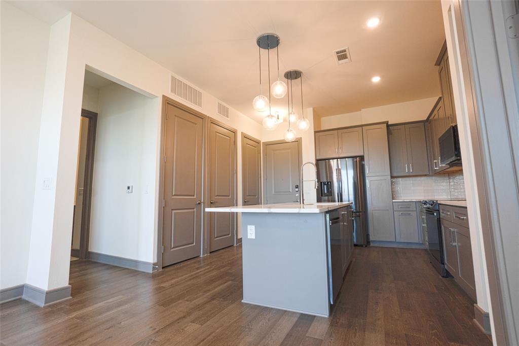 View Residential Condo - Residential Lease