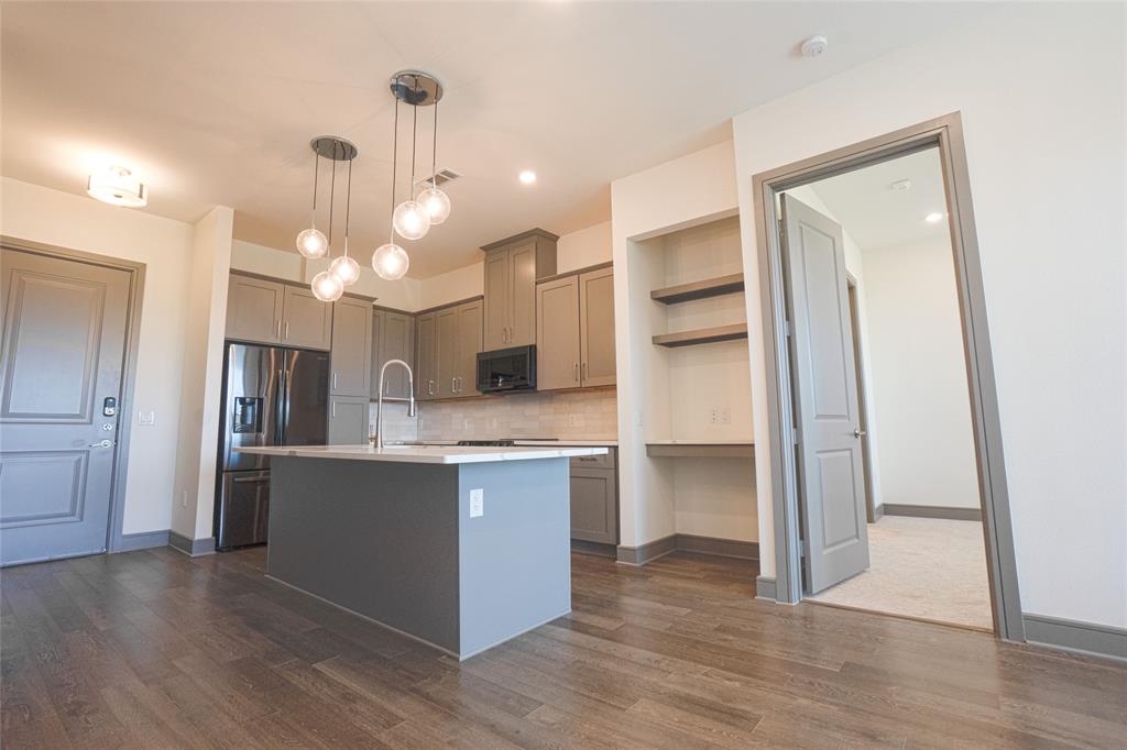View Residential Condo - Residential Lease