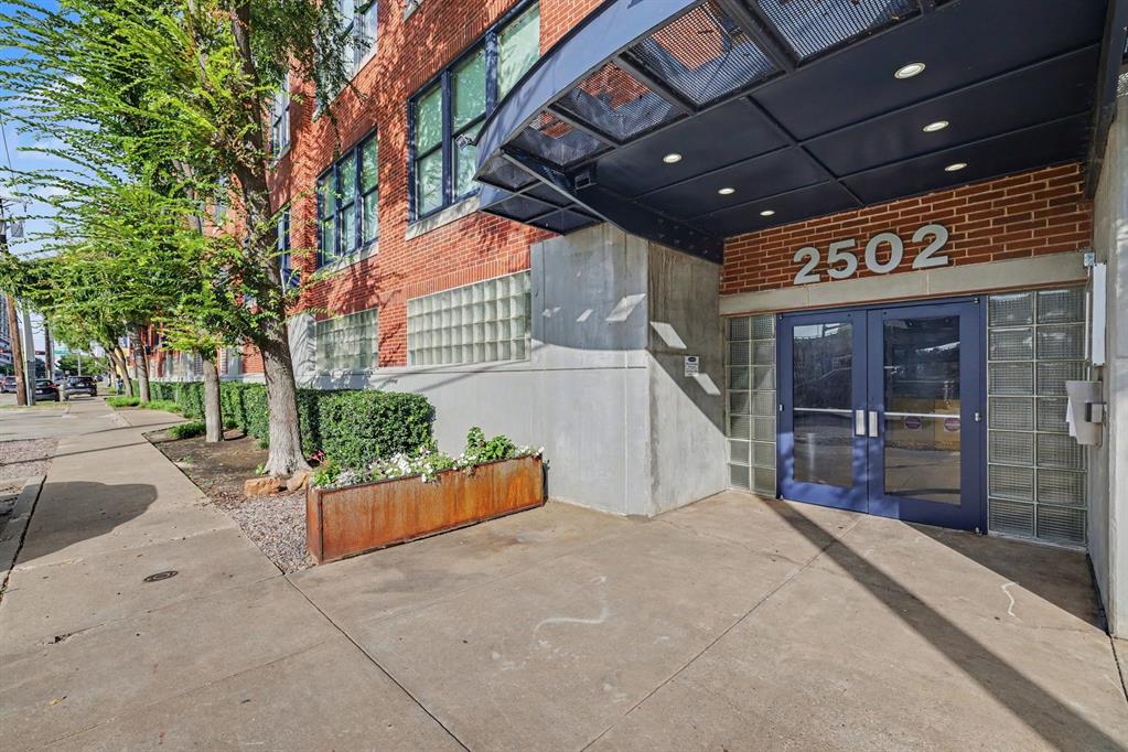 Live Oak Lofts Condo - Residential
