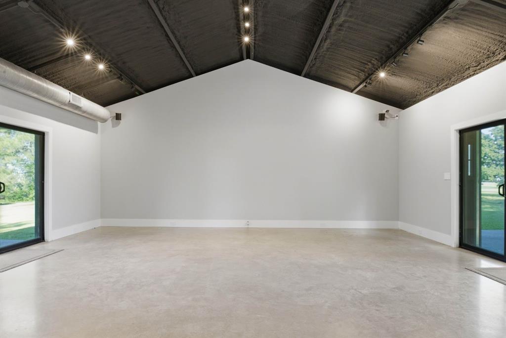 T & Prr - Land