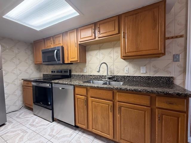 Recently updated 2 bed 2 full bath property located in great central location near 635 and Midway Rd. Updates include: full paint and new stainless steel appliance package including refrigerator, dishwasher, microwave, and range. Spacious interior with vaulted ceiling at master bedroom.  All flooring is hard surface and all countertops at kitchen and bathrooms are granite.