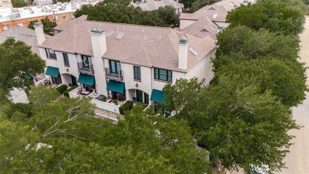 Lindenshire Condos - Residential
