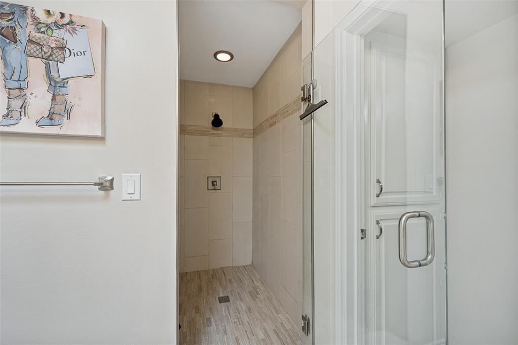 Lindenshire Condos - Residential
