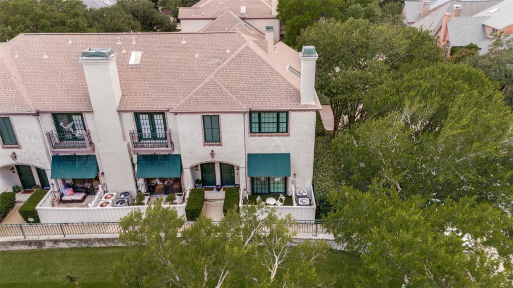 Lindenshire Condos - Residential