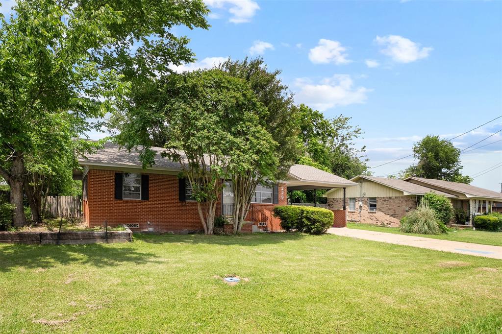 This is a great investment opportunity  3 bedrooms and 2 full baths with 2 carport and storage area  nice big back yard with chain llink fence located close to the town square and First Monday Grounds