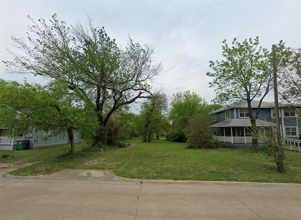 Don’t miss this opportunity to own a residential lot at 609 E Parks Ave, Waxahachie, TX. Conveniently located just minutes from historic downtown Waxahachie, this property offers the perfect blend of small-town charm and modern convenience.

Whether you’re looking to build your primary residence or invest in a growing area, this lot provides easy access to local shopping, dining, schools, parks, and major highways for a quick commute to Dallas and surrounding cities.

Enjoy the character of an established neighborhood while creating a home tailored to your needs. With utilities available nearby and new development continuing throughout the area, this is an excellent opportunity to secure land in one of North Texas’ most desirable communities.