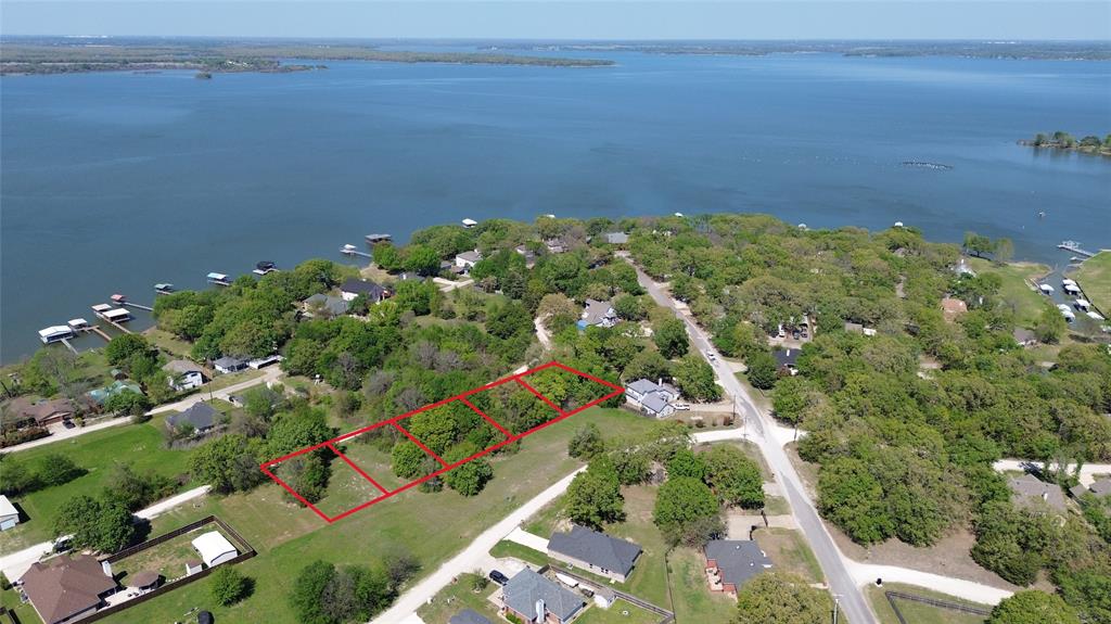 5 side by side lots for sale in a lake front community! City water and city sewer available. Boat ramp in subdivision. Located next to the city lake front park with pickle ball, basketball, picnic area, swim area, and boat ramps. Build only lots. All information is approximate, buyer and buyers agent to verify.