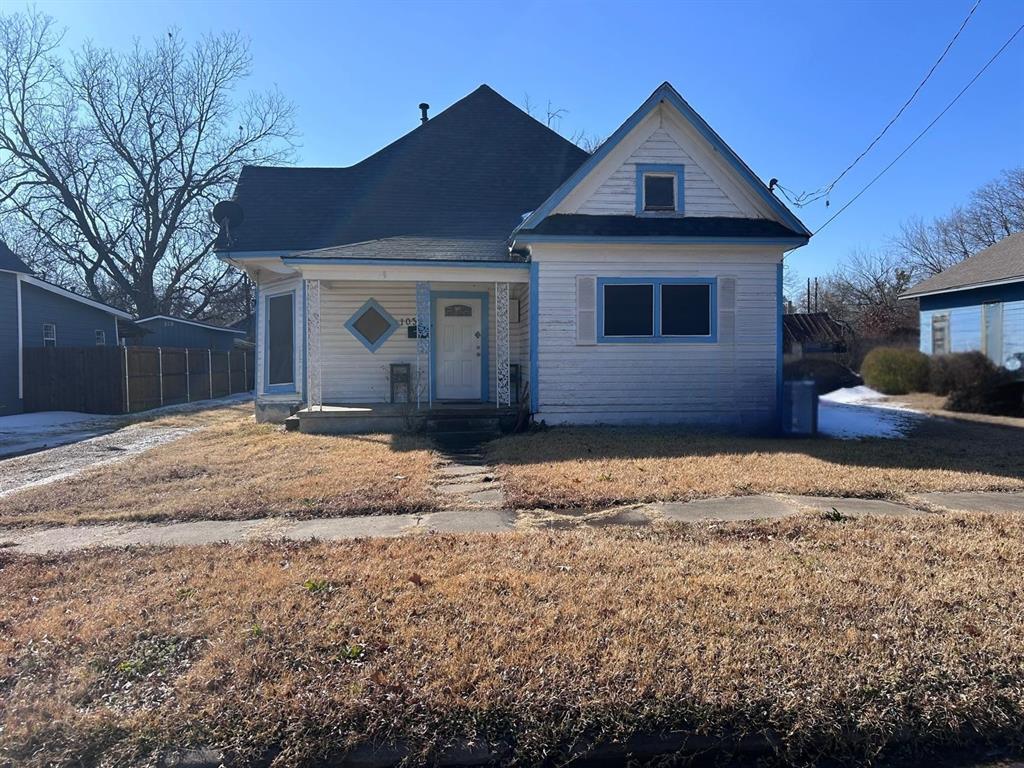 Charming two-bedroom, one-bath home with great bones and plenty of potential. Solid, roomy floorplan with bright living areas and a generous backyard. The property needs remodeling—cosmetic updates, new finishes, and some systems attention will bring this house back to life and add value.
Schedule a tour today!