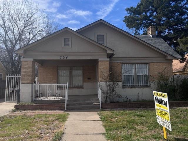 Cute Fort Worth home with lots of charm and a big yard! This 2-bedroom home has a cozy feel with a spacious layout, fireplace, central air, and a functional kitchen with plenty of storage. Sitting on a large lot, there’s tons of room outside for pets, kids, entertaining, gardening, or future projects. Conveniently located near shopping, dining, and major highways, this home is a great option for someone looking for character, space, and value in Fort Worth.