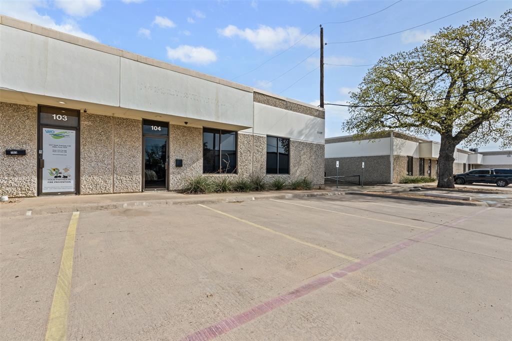 Ultra versatile commercial space with office and warehouse in a prime Northwest Dallas location. ±3,000 SF with excellent access to I 35E at 0.8 miles, I 635 at 1.3 miles, major shipping centers, Dallas Love Field at 6.6 miles, and DFW Airport at 12.4 miles.
The property offers parking, solid construction, and clean landscaping. The ±1,250 SF office features modern faux wood flooring, bright overhead lighting, neutral tones, a welcoming lobby or sitting area with a large feature wall for a flatscreen, and a well positioned meeting room.
The layout includes a spacious corner office with window, an additional windowed office, two interior offices, and two bathrooms with storage cabinetry ideal for an owner user or team environment.
The ±1,750 SF warehouse includes 14 foot clear height, a 10 foot grade level electric roll up door, abundant shelving, and excellent functionality for storage, distribution, and operations.
Centrally located and highly functional for office, showroom, or warehouse use. Furniture excluded but may be negotiable. Most furnishings are from Cantoni and Zuri.