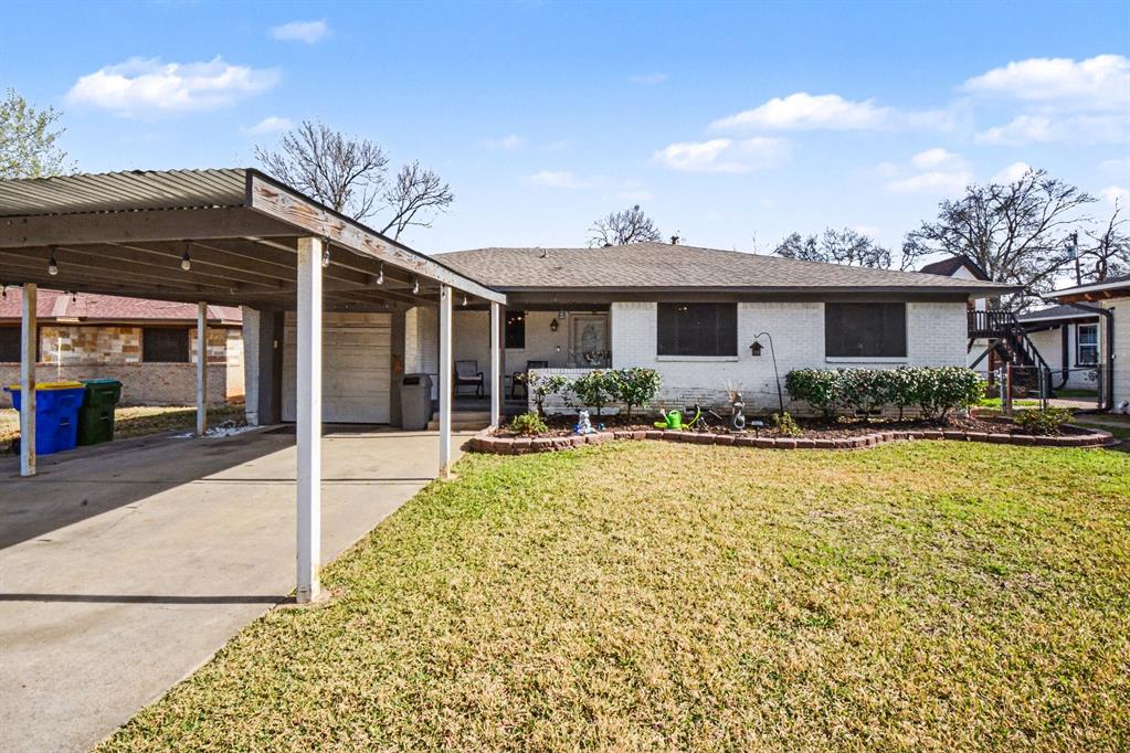Welcome to 728 Jack Street! This charming NO HOA 3-bedroom, 1.5-bath home offers comfort, functionality, and plenty of extra space. Featuring a 1-car garage plus an oversized 2-car carport, there’s room for all your vehicles, toys, or guests. Step outside to enjoy a large backyard, perfect for entertaining, gardening, or simply relaxing. The property also includes a workshop with electricity, ideal for hobbies, storage, or a future creative space. A great opportunity with extra features you don’t always find at this price point!
