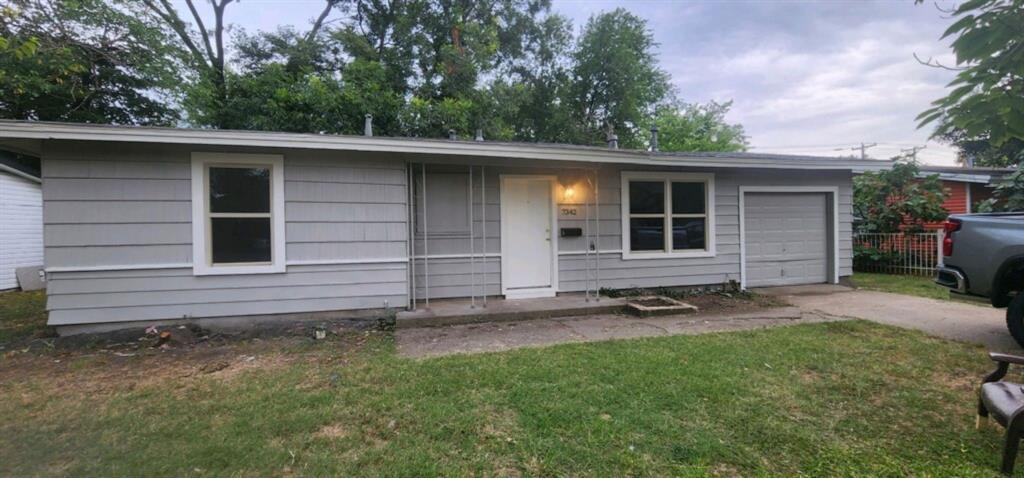 SELLER WILL FINANCE  THIS VERY CUTE HOME.  GREAT OPPORTUNITY  .....3 BEDROOMS  ONE BATH  ONE CAR GARAGE.  FENCED  BACK YARD...FRESH PAINT   SOME HARDWOODS AND LAMINATE FLOORING.  CEILING FANS. NEWLY INSTALLED CENTRAL HEAT AND AIR

OWNER FINANCING  $15,000 DOWN  30 YEAR AMOTIZATION FOR 10 YEARS @  7.5% INTEREST  WITH BALLOON PAYMENT AFTER 10 YEARS. 
. PREPAYMENT PENALTY CHARGED  IF PAID OFF WITHIN THE FIRST 5 YEARS

ALL MEASUREMENTS AND SCHOOLS TO BE VERIFIED BY PURCHASER