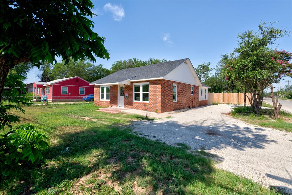 Move-in ready 3-bedroom, 2-bathroom home located on a spacious corner lot behind Hardin-Simmons. This property has been thoughtfully updated and features a 2-year-old roof, 2-year-old windows, and a brand-new fence. Close to neighborhood Walmart, and Hendrick Hospital! Sale includes all new appliances, as well as a washer and dryer. A rare find with great potential—schedule your tour today!