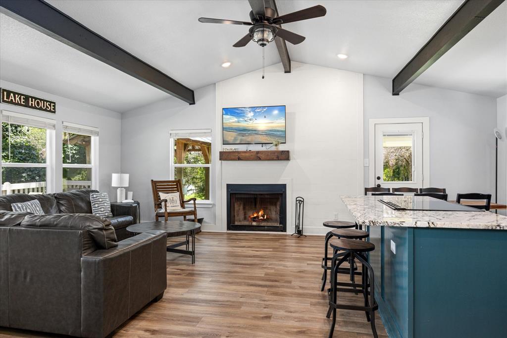 The Liveoaks Add - Commercial Sale