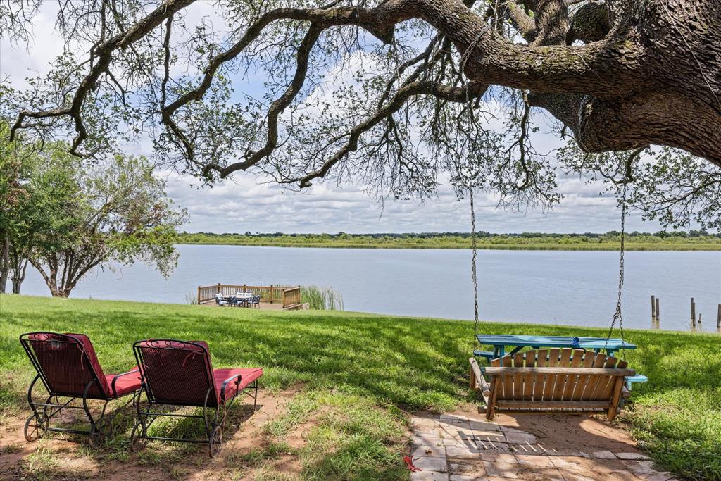 The Liveoaks Add - Commercial Sale
