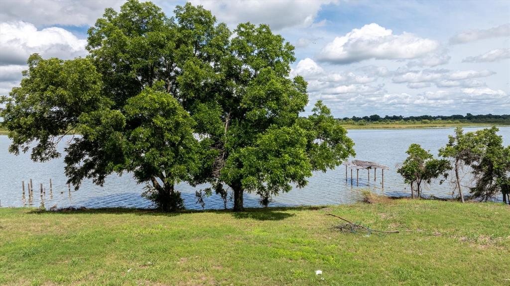 The Liveoaks Add - Commercial Sale
