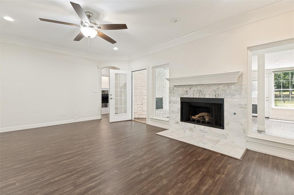 Emerald Sound At Lake Lewisvil - Residential