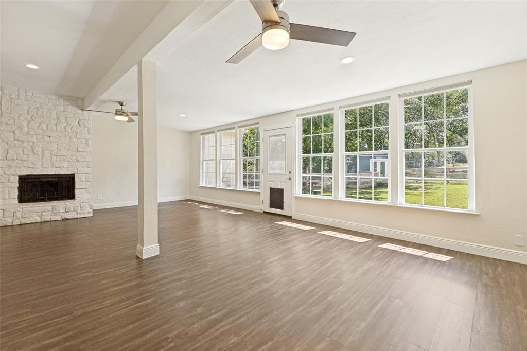 Emerald Sound At Lake Lewisvil - Residential