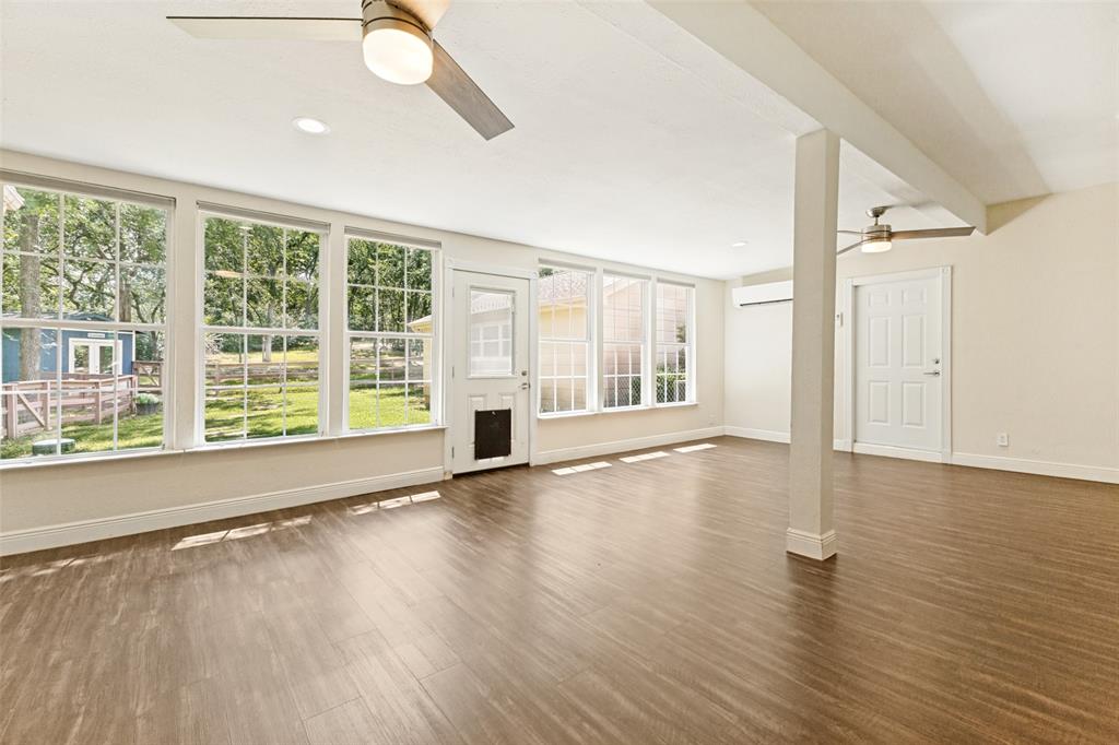 Emerald Sound At Lake Lewisvil - Residential