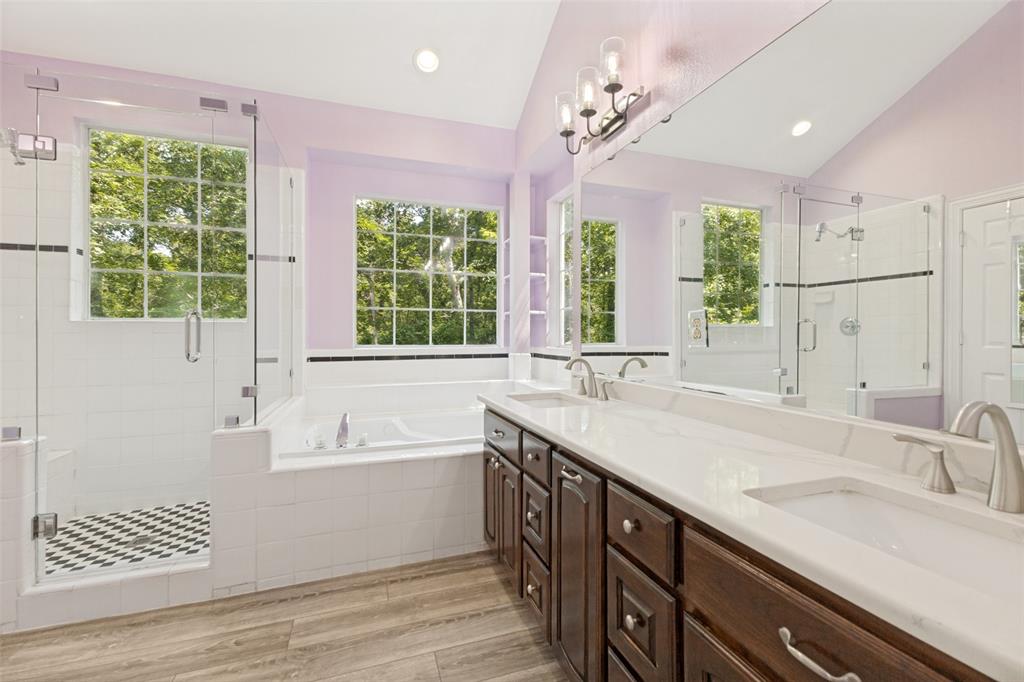 Emerald Sound At Lake Lewisvil - Residential
