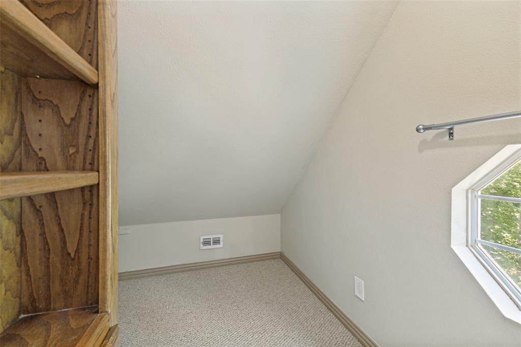 Emerald Sound At Lake Lewisvil - Residential
