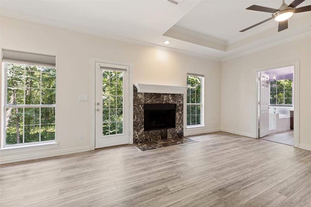 Emerald Sound At Lake Lewisvil - Residential