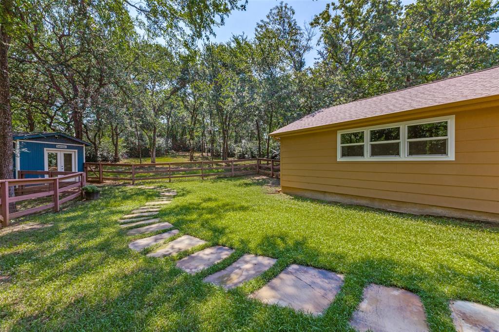 Emerald Sound At Lake Lewisvil - Residential