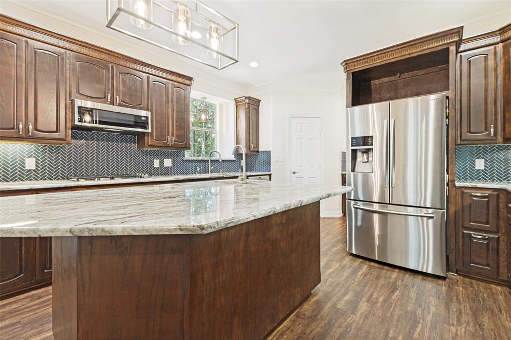 Emerald Sound At Lake Lewisvil - Residential