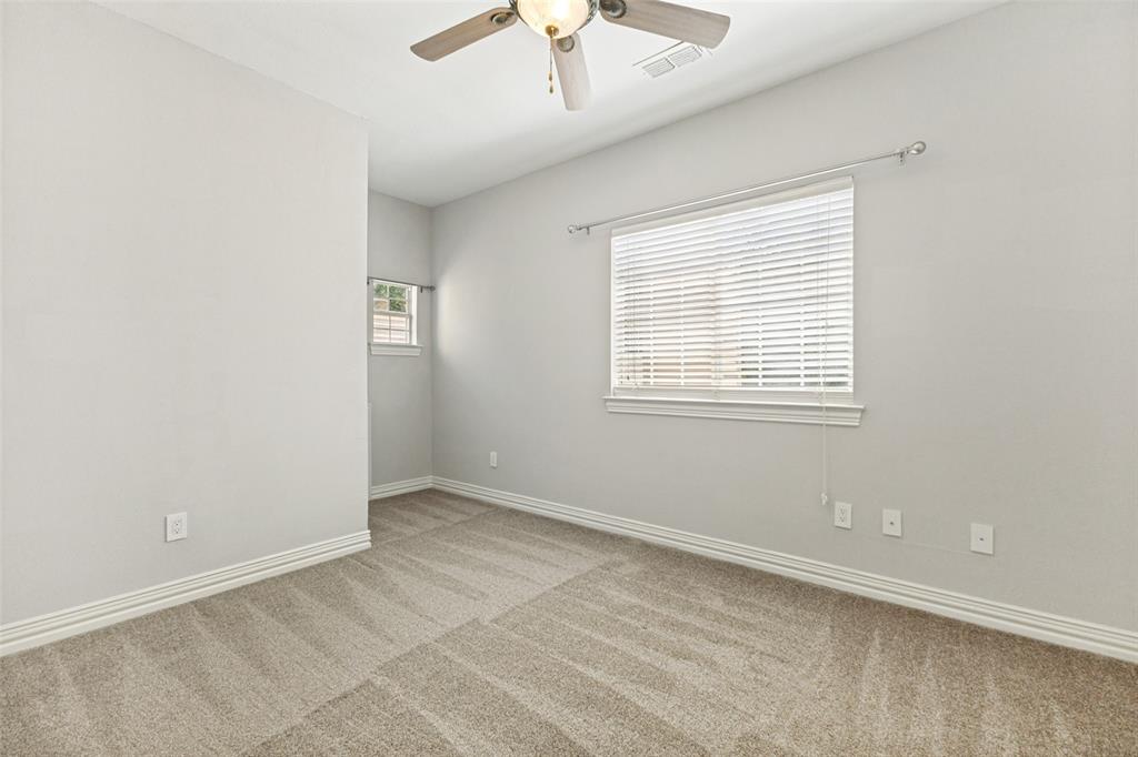 Emerald Sound At Lake Lewisvil - Residential