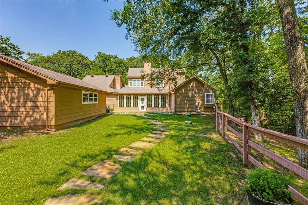 Emerald Sound At Lake Lewisvil - Residential