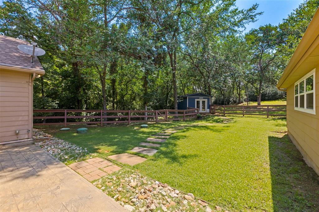 Emerald Sound At Lake Lewisvil - Residential