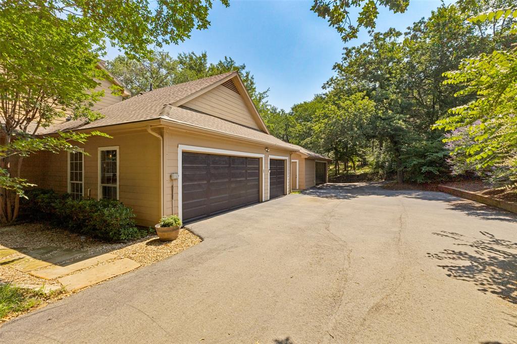 Emerald Sound At Lake Lewisvil - Residential