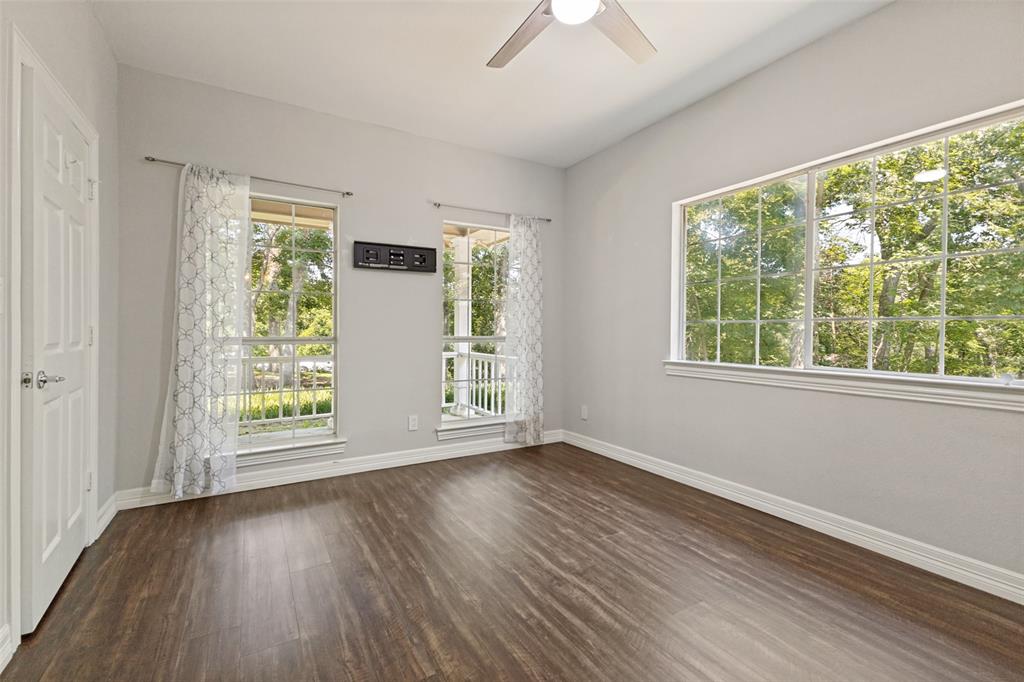 Emerald Sound At Lake Lewisvil - Residential