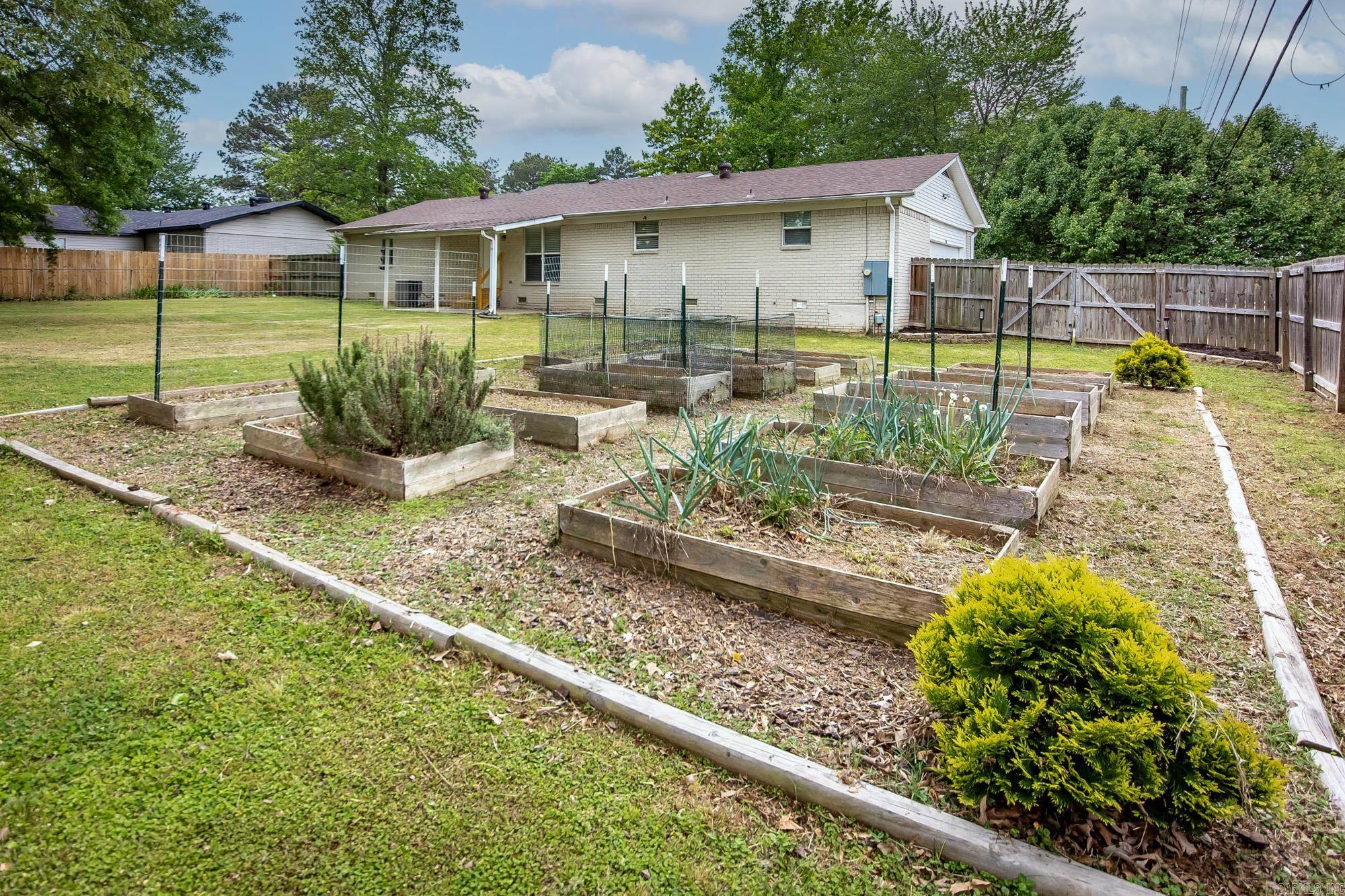 PINEWOOD ESTATES - Residential