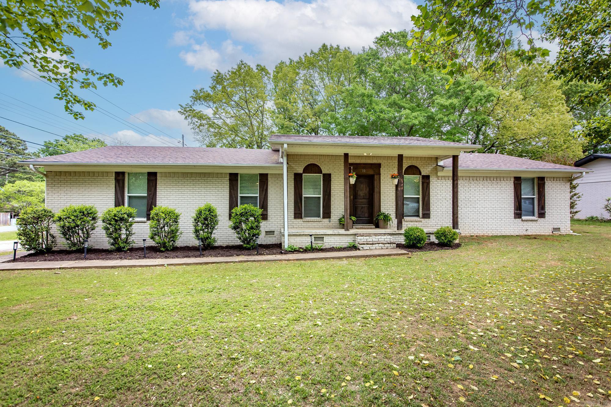 PINEWOOD ESTATES - Residential