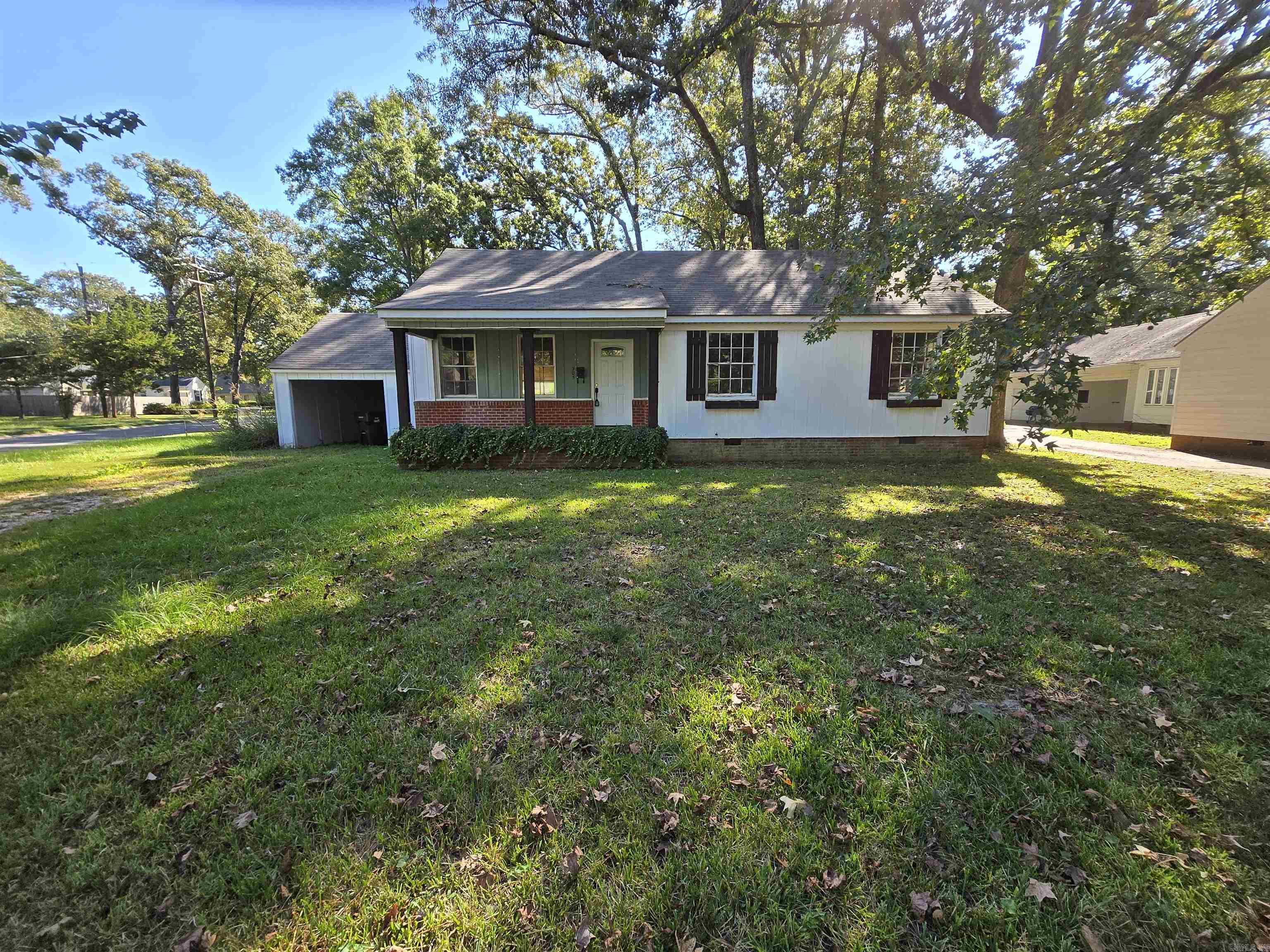 VACANT-PLEASE PERFORM YOUR DUE DILIGENCE BEFORE BIDING.SFD, Bungalow, 76 years old, in fair condition, 1271 Sq. Ft., no basement, 3BR 1 bath on 0.31-acre, corner lot.  New roof, fascia and ceiling titles.  All initial offers must be submitted via PropOffers.com by the BUYERS AGENT ONLY.